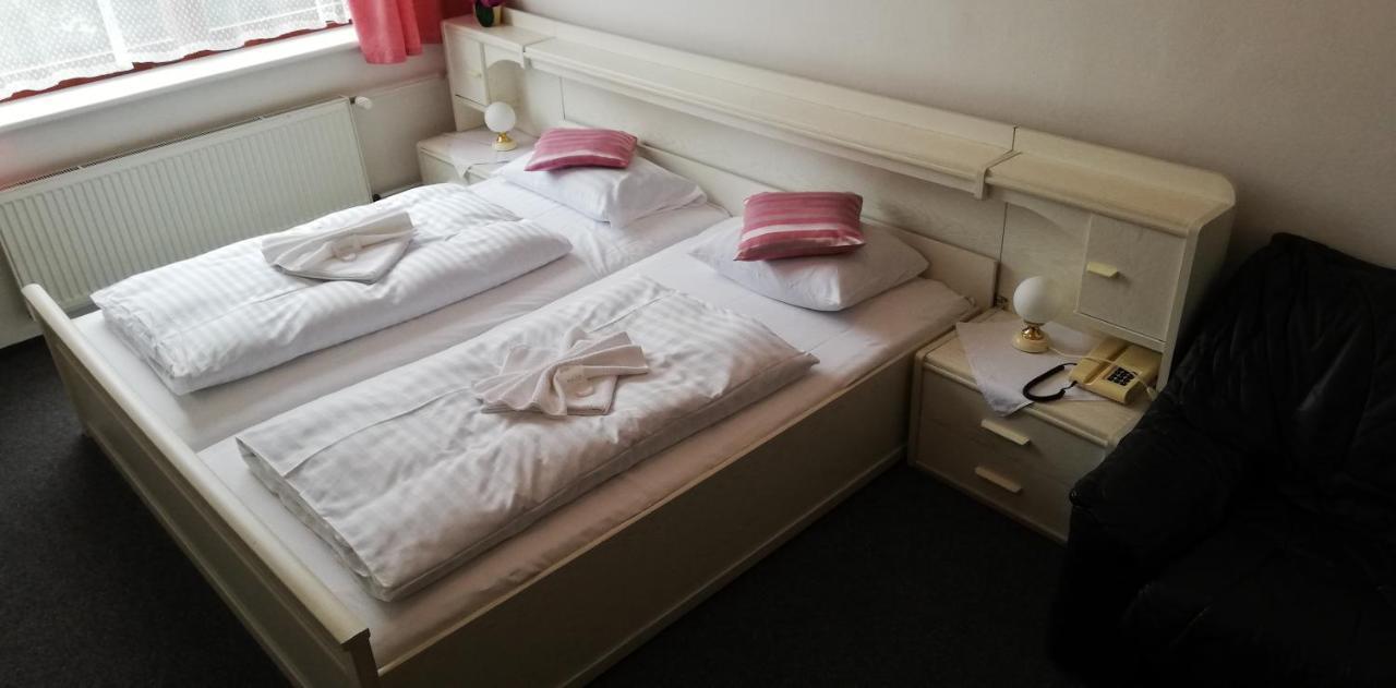Hotel Apollo Valašské Meziříčí Buitenkant foto